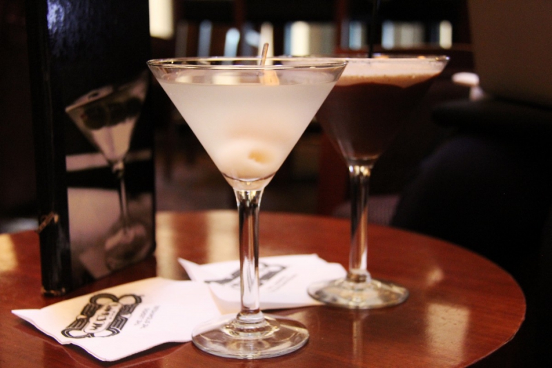 brasserie-EVENOS-min_martini_bar_lychee_chocolate_alcohol_liquor_happy_hour_happy-910161